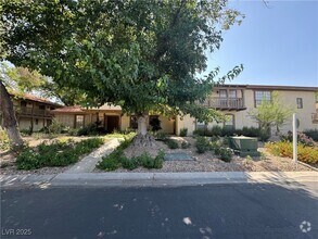 Building Photo - 3109 Pinehurst Dr