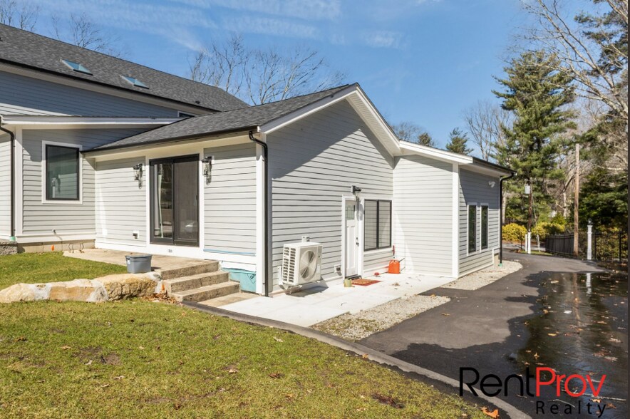 Building Photo - 517 Country View Dr