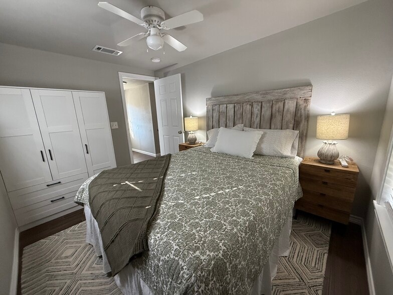 Bedroom 2 downstairs (queen) - 106 Harper Dr