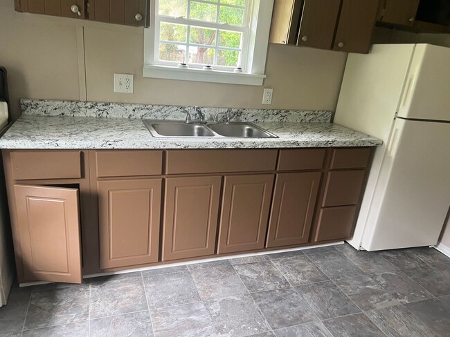 Building Photo - 2 Bedroom Mobile Home