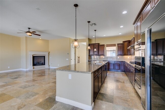 Building Photo - 2713 Cyrano St