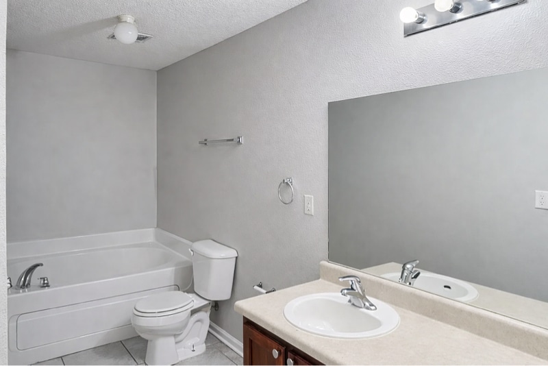 Building Photo - 10007 Branley Oak Dr