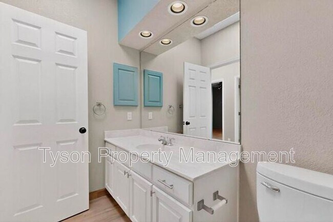 Building Photo - 13413 Summit Hills Pl NE