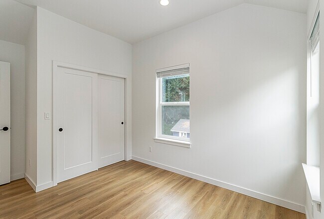 Building Photo - 11517 5th Ave NE