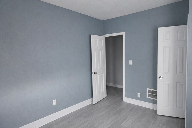 Building Photo - 2709 N College Ave