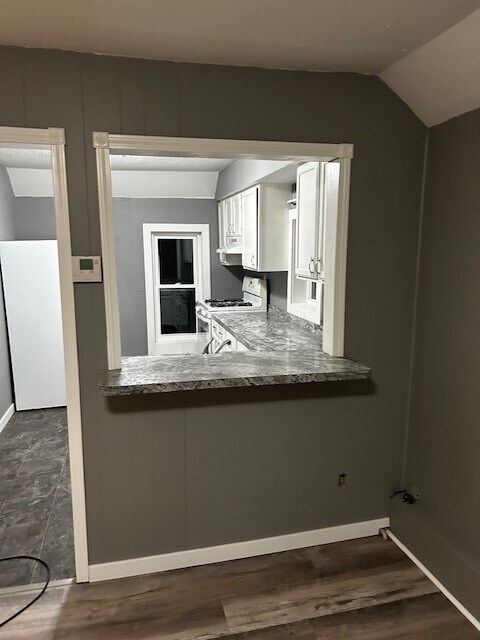 Building Photo - 902 6th Ave NE