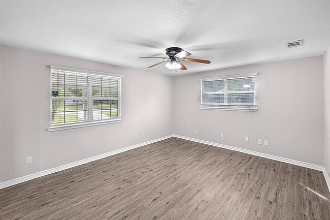 Building Photo - 16766 Lake Cir