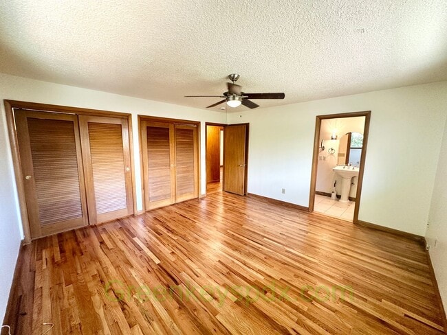 Building Photo - Mid-Century Classic House in Reedwood Neig...