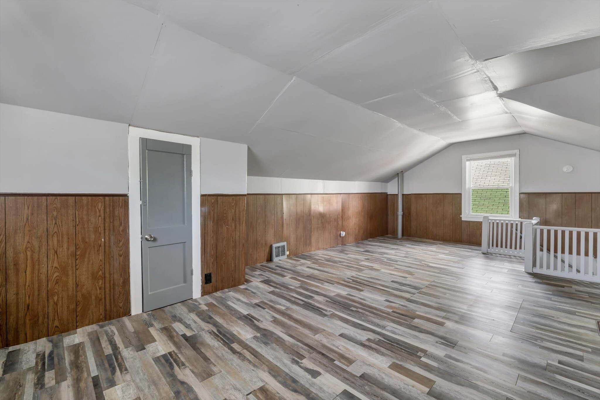 Building Photo - 1223 Gruner pl