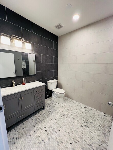 Building Photo - 182 Gay St