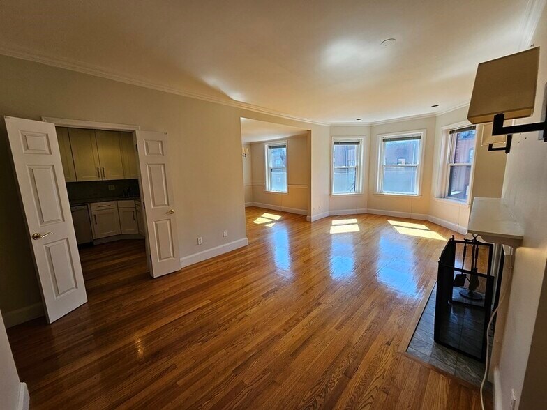 Building Photo - 182 Marlborough St