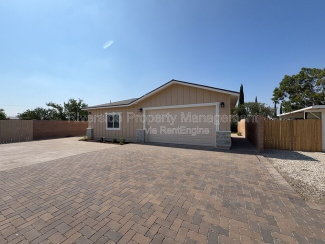 Building Photo - 7893 Mango Ave