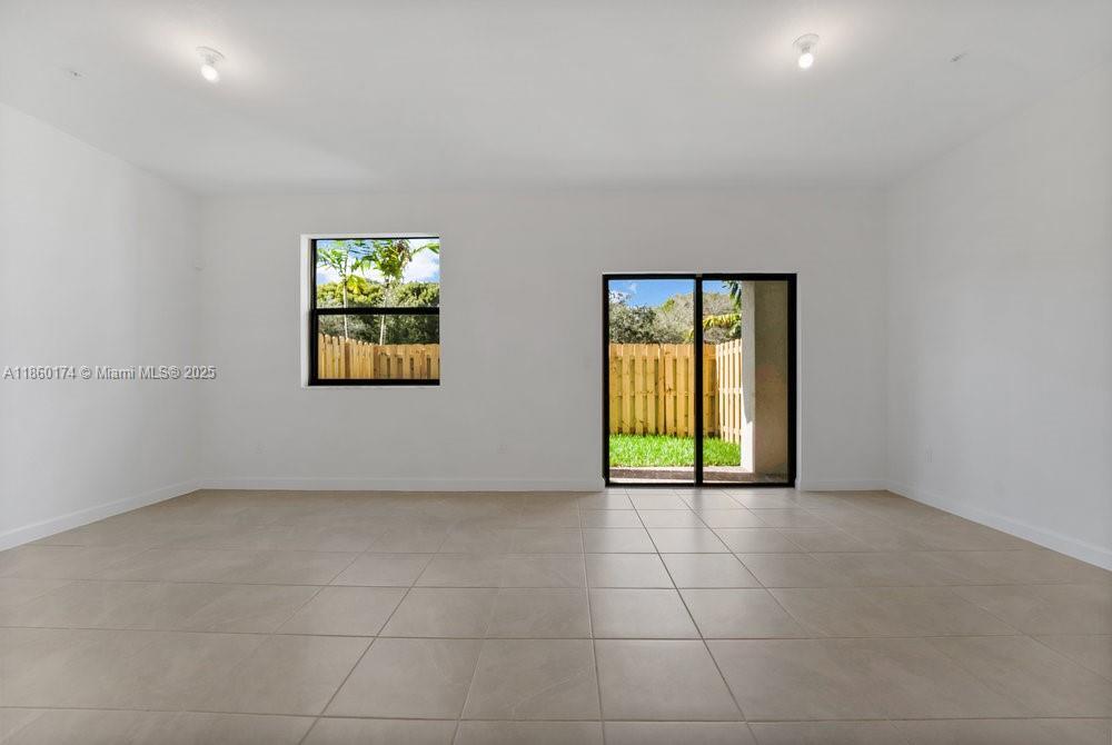 Building Photo - 250 SW 159th Ln
