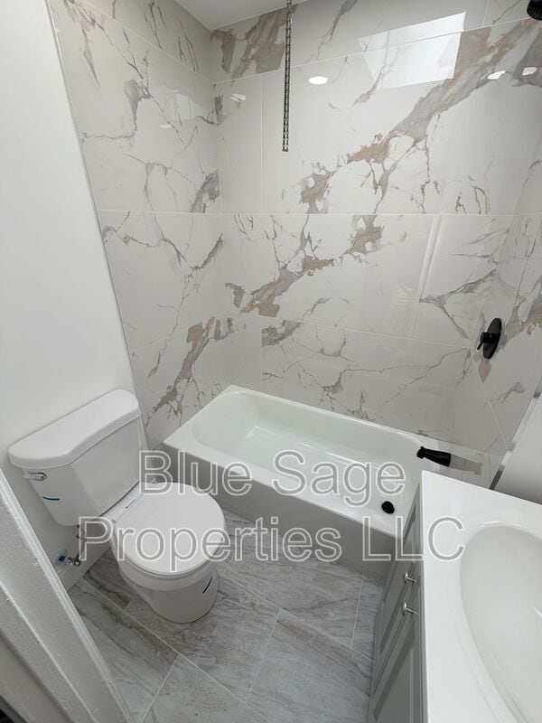 Building Photo - 1012 Burnside Rd