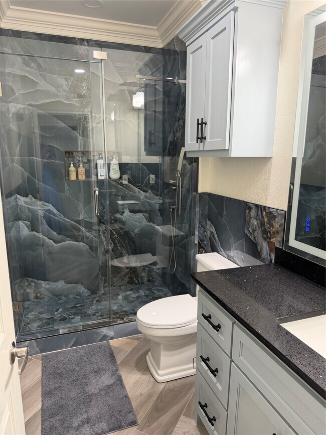 Building Photo - 5525 Swan Dr