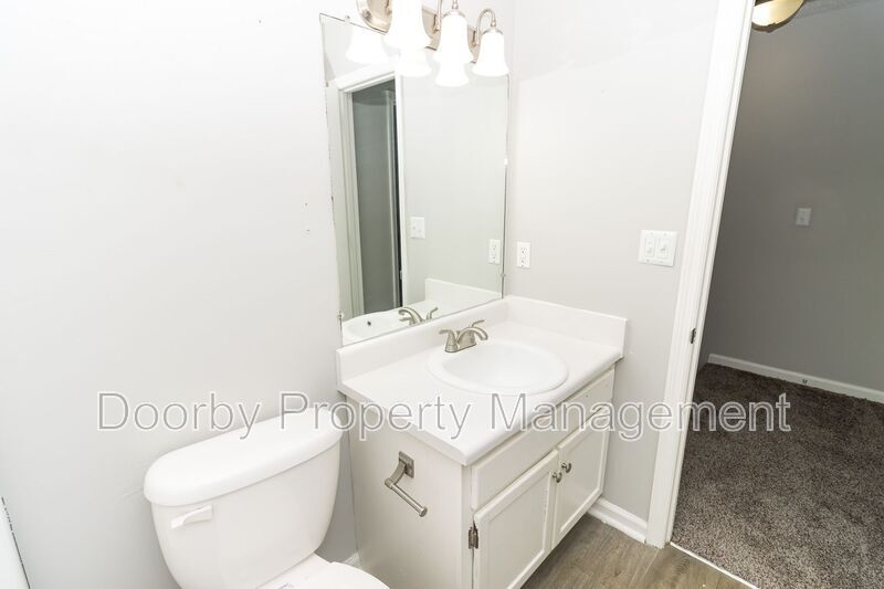 Building Photo - 2827 Dayton Blvd