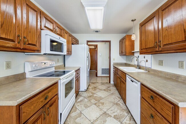 Building Photo - 57 Woodcreek Dr