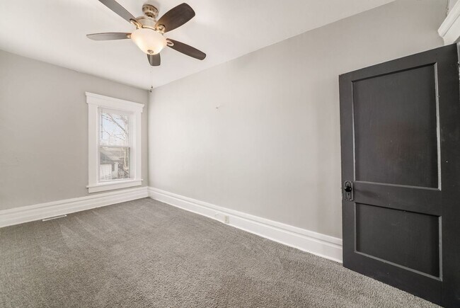 Building Photo - 243 Miller Ave