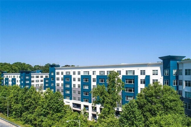 Building Photo - 111 Edgeway Dr