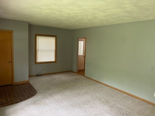 Building Photo - Now leasing for May 2026! Four Bed/Two Bath