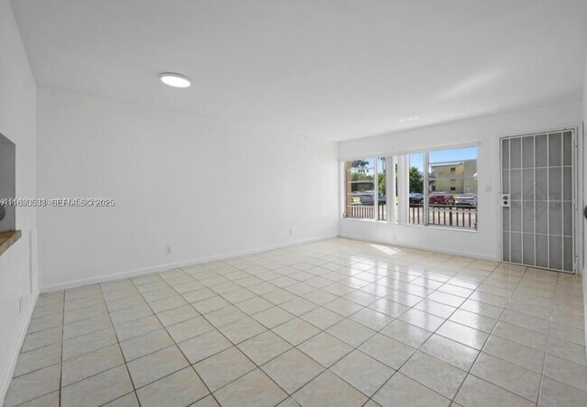 Building Photo - 1400 NE 169th St