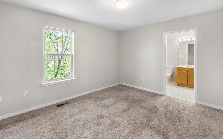Building Photo - 7016 Migliori Ct