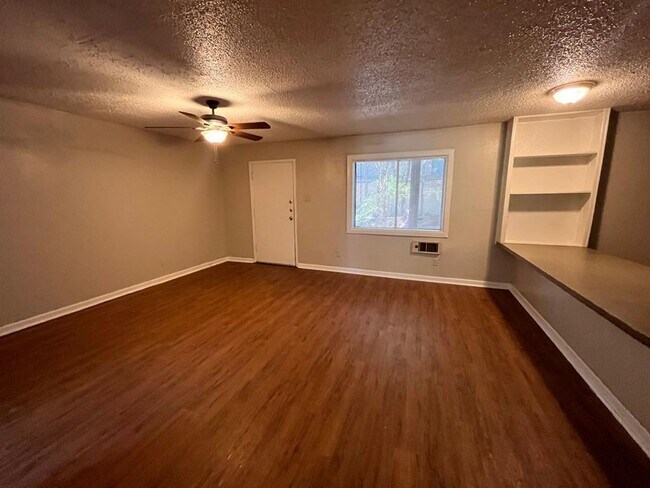 Building Photo - 3106 Duval St