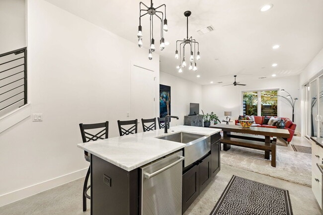 Building Photo - 1310 Choquette Dr