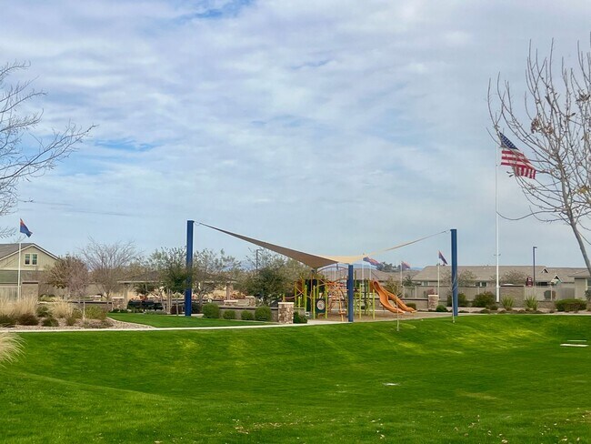 Building Photo - UPGRADED LIKE-NEW 3-BEDROOM WITH COMMUNITY POOL