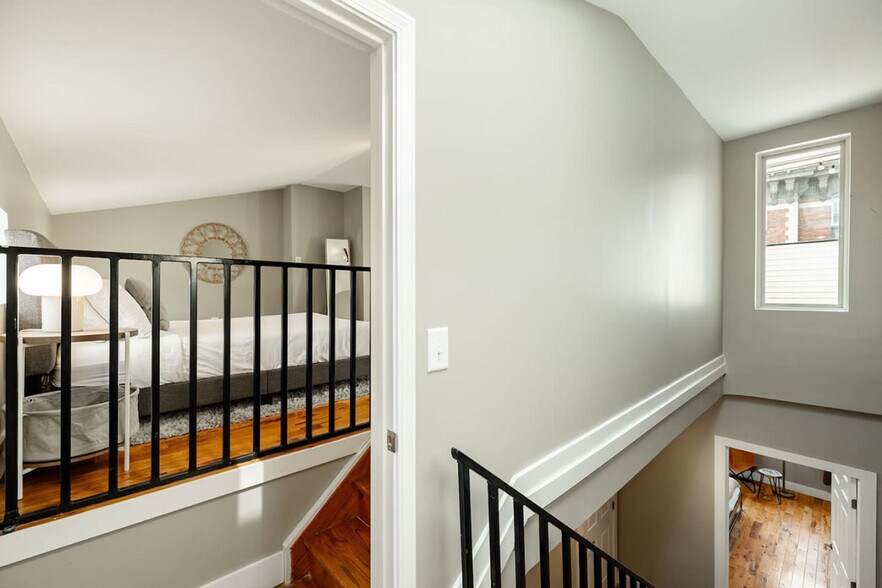 Building Photo - 1304 Broadway-SI ID1056129P