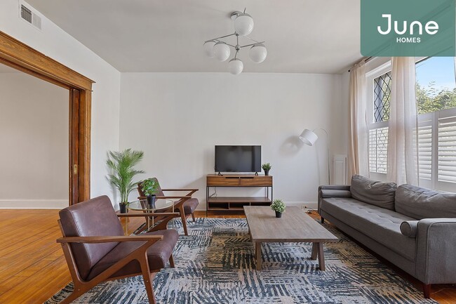 Building Photo - Full room in 4-bed/2.0-bath Home