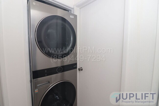 Building Photo - 5170 Clairemont Mesa Blvd