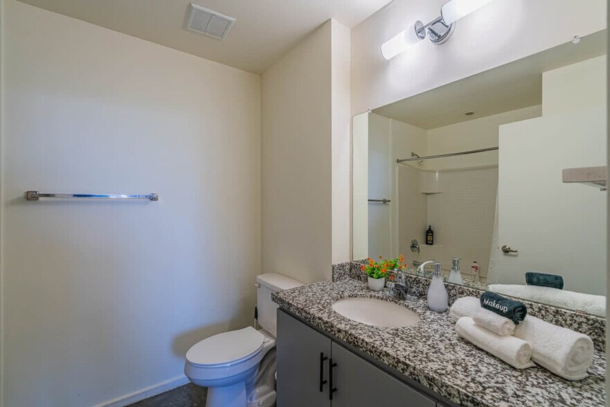 Building Photo - 333 E Roosevelt St