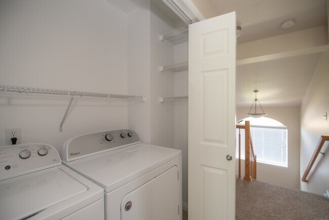 Building Photo - Beautiful Townhome in Great Location!