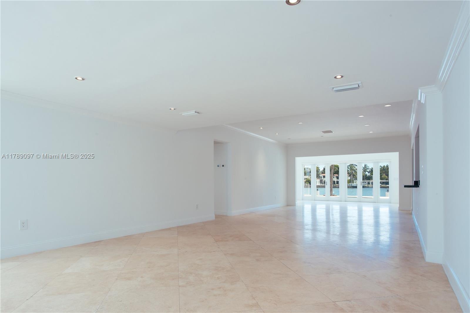 Building Photo - 72 S Hibiscus Dr