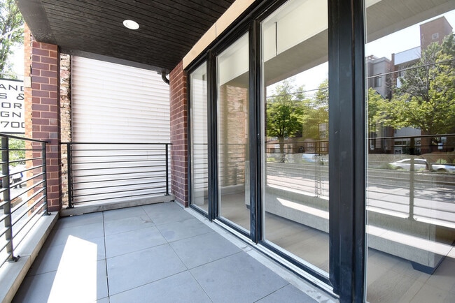 Building Photo - 3928 N Ashland Ave