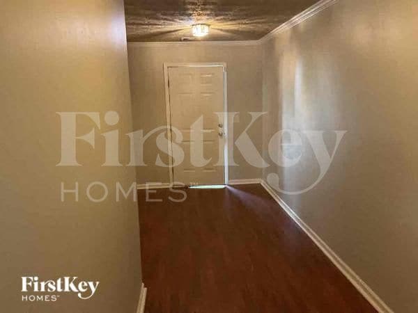 Building Photo - 736 Shadow Lake Dr