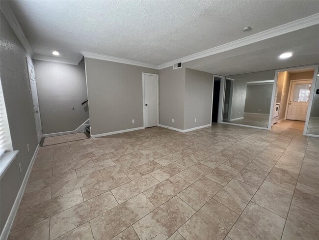 Building Photo - 10134 Emnora Ln