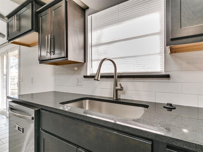 Building Photo - 2808 SW 88th St