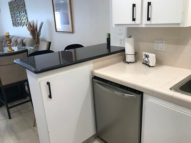 Building Photo - 1299 Cordova St