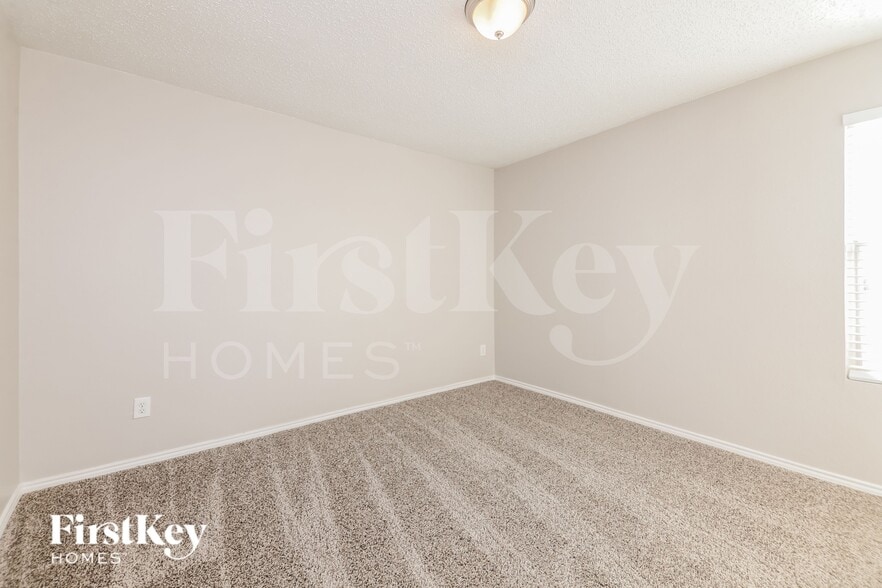 Building Photo - 4519 Green Meadow Dr