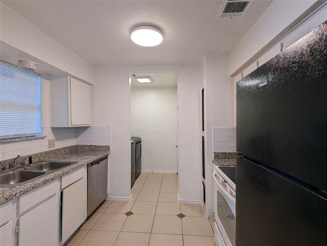 Building Photo - 12224 Ormandy St