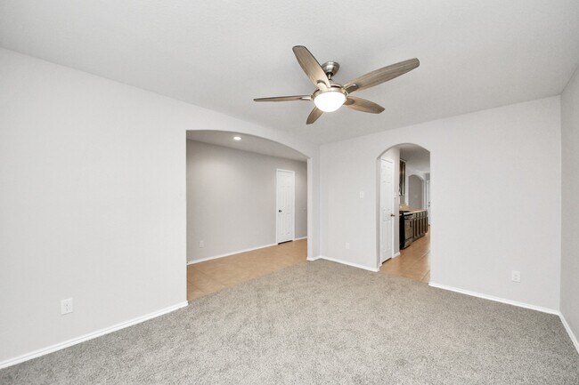 Building Photo - 21823 Wildcroft Dr