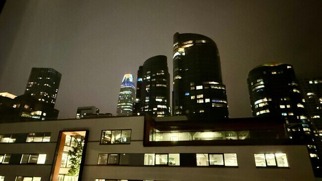 Building Photo - One Bedroom**Parking Included**The BayCrest- A Full Amenity Building**Open House**Sat/Sunday**11-...