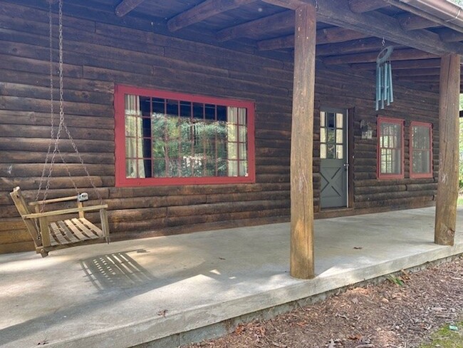 Building Photo - Country Charmer-4 Bedroom Log Home