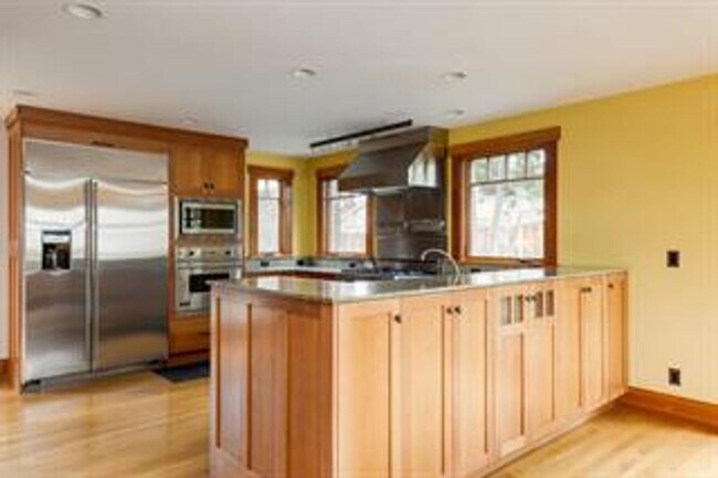 Building Photo - Craftsman Custom built home