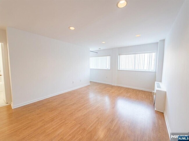 Building Photo - 2180 Center St