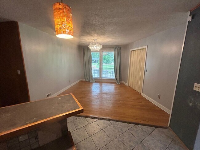 Building Photo - 1614 Sandra Dr