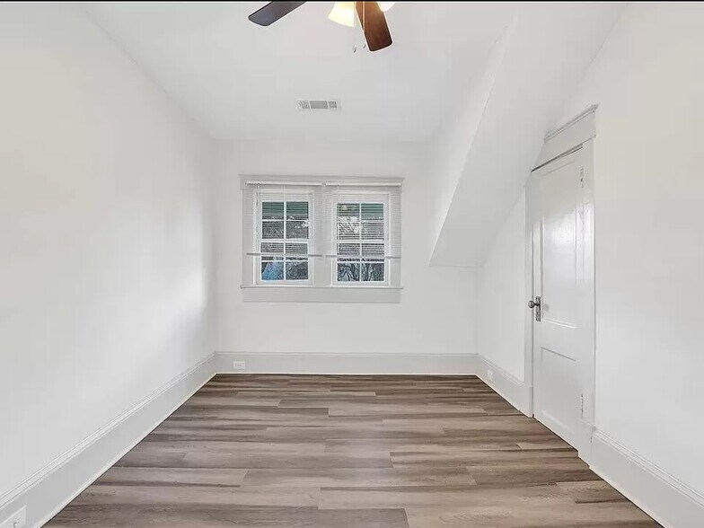 Building Photo - 1008 E 34th St