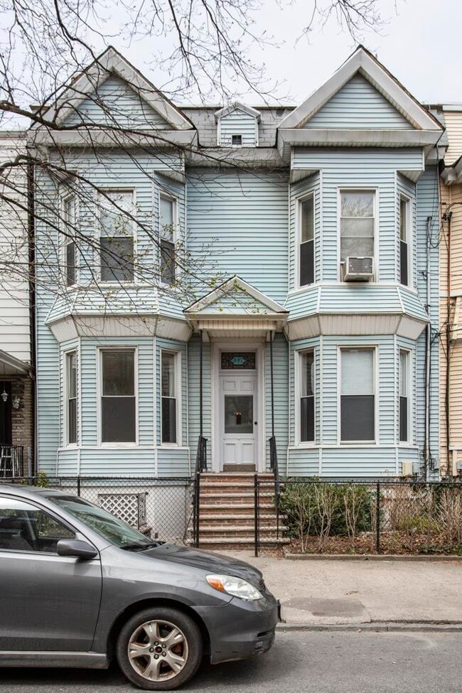 Building Photo - 339 Ogden Ave.